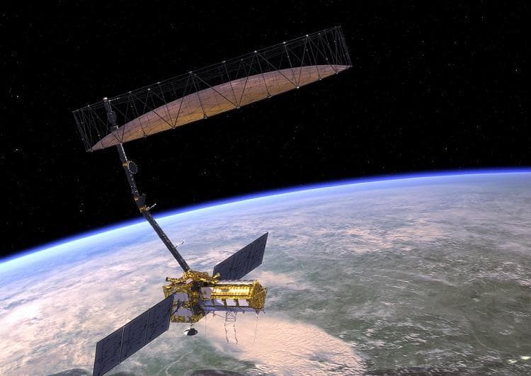 epresentação artística de um satélite de observação da Terra e monitoramento climático em órbita, com grandes painéis solares e uma antena estendida. O satélite está posicionado contra o fundo preto do espaço, com a curvatura da Terra e a atmosfera visíveis abaixo, destacando nuvens e o azul do planeta. epresentação artística de um satélite de observação da Terra e monitoramento climático em órbita, com grandes painéis solares e uma antena estendida. O satélite está posicionado contra o fundo preto do espaço, com a curvatura da Terra e a atmosfera visíveis abaixo, destacando nuvens e o azul do planeta.