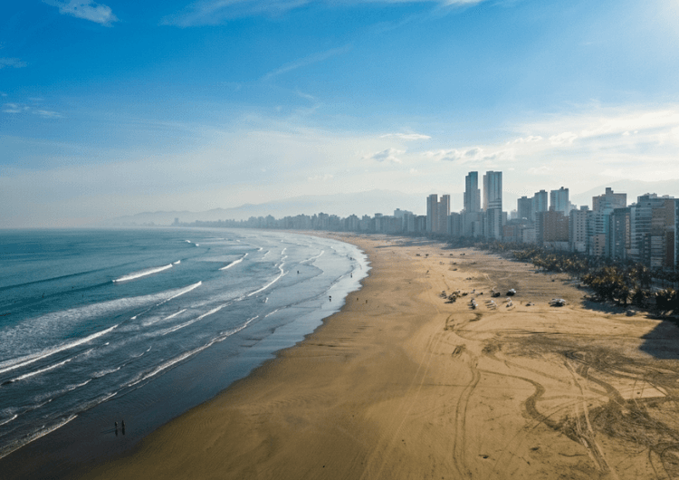Imagem da notícia Natal e Ano Novo na praia: como o verão influencia as viagens pelas rodovias do litoral de SP Imagem da notícia Natal e Ano Novo na praia: como o verão influencia as viagens pelas rodovias do litoral de SP