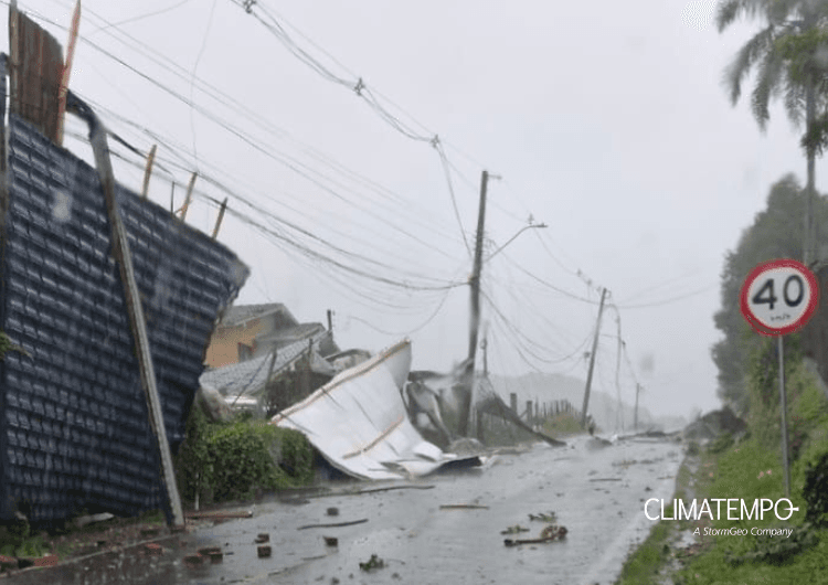 Imagem da notícia Climatempo confirma tornado em Vila Rica, interior de Farroupilha (RS)